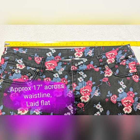 Garnet Hill size 10, EUC floral pattern jeans, modern retro style - Picture 7 of 13